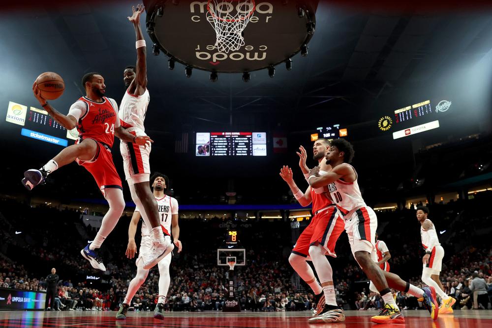 他把球及时 他把球及时